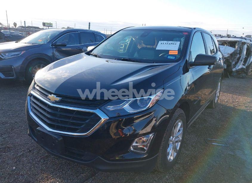 Photo 2 of 2020 Chevrolet Equinox FWD LS (VIN 2GNAXHEV6L6136350)