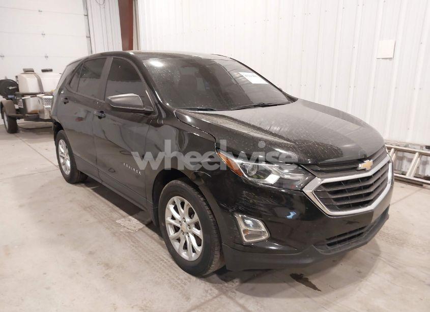 2020 Chevrolet Equinox FWD LS (VIN 2GNAXHEV6L6197617) main photo
