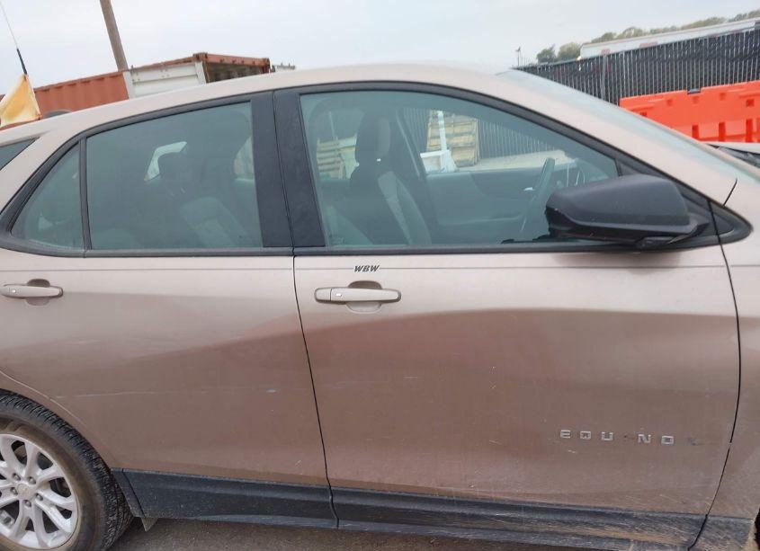 Photo 13 of 2018 Chevrolet Equinox LS (VIN 2GNAXHEV7J6267901)