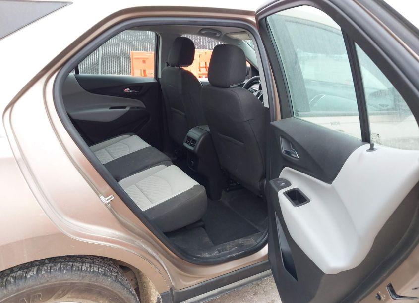 Photo 8 of 2018 Chevrolet Equinox LS (VIN 2GNAXHEV7J6267901)