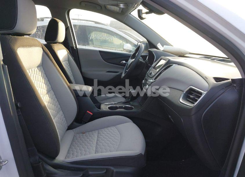 Photo 5 of 2019 Chevrolet Equinox LS (VIN 2GNAXHEV7K6176662)