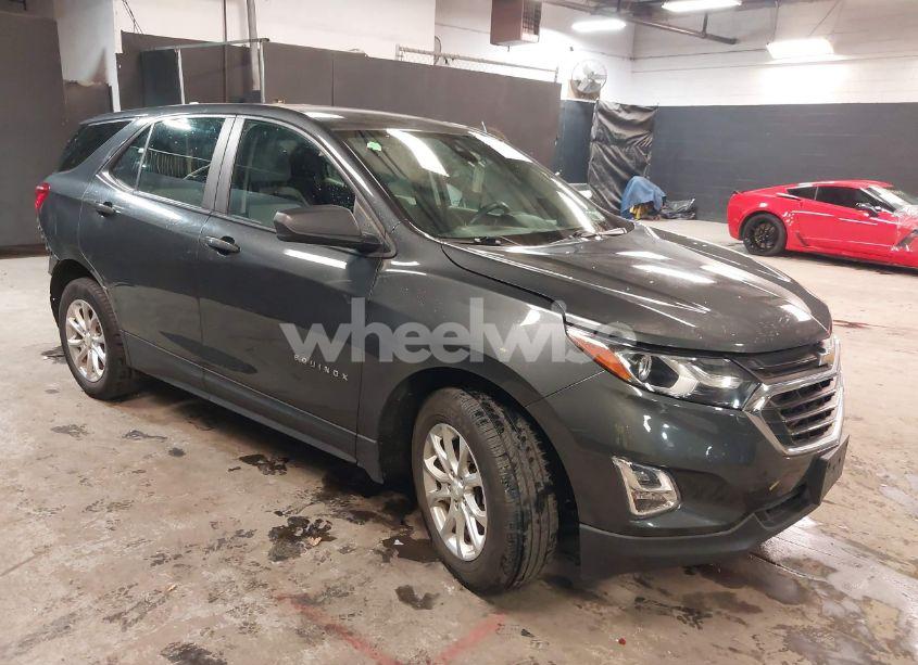 2021 Chevrolet Equinox FWD LS (VIN 2GNAXHEV7M6117064) main photo