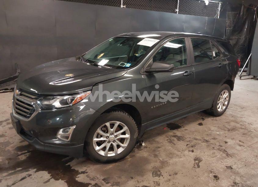 Photo 2 of 2021 Chevrolet Equinox FWD LS (VIN 2GNAXHEV7M6117064)