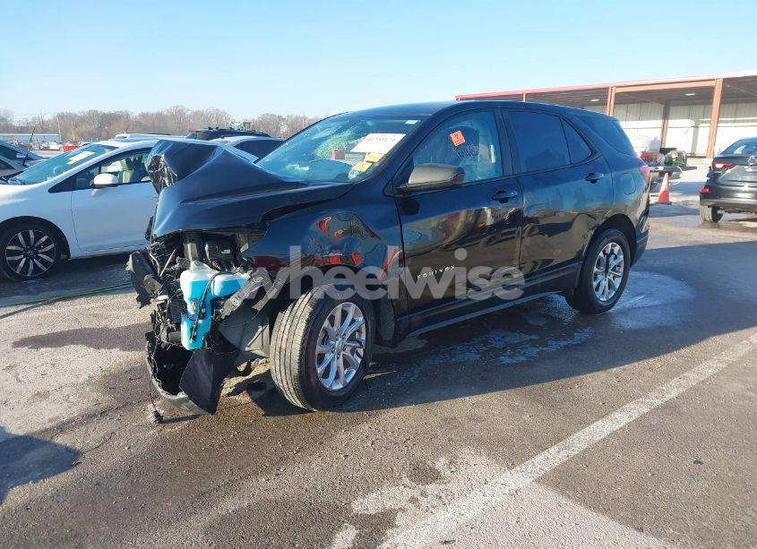 Photo 2 of 2021 Chevrolet Equinox FWD LS (VIN 2GNAXHEV7M6132924)