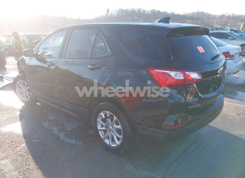 Photo 3 of 2021 Chevrolet Equinox FWD LS (VIN 2GNAXHEV7M6132924)
