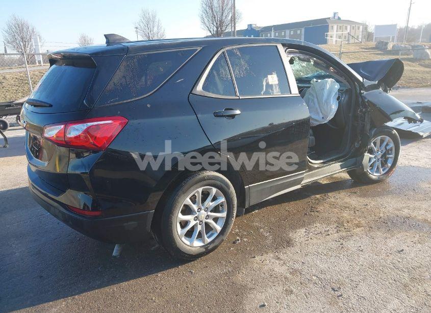 Photo 4 of 2021 Chevrolet Equinox FWD LS (VIN 2GNAXHEV7M6132924)