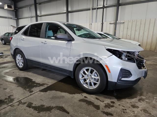Photo 2 of 2022 CHEVROLET EQUINOX LS (VIN 2GNAXHEV7N6120189)