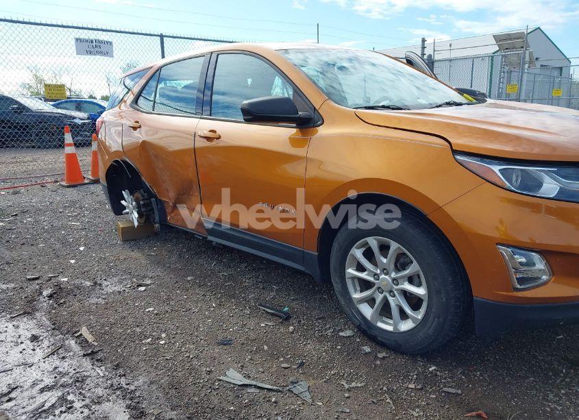 Photo 6 of 2018 Chevrolet Equinox LS (VIN 2GNAXHEV8J6131387)