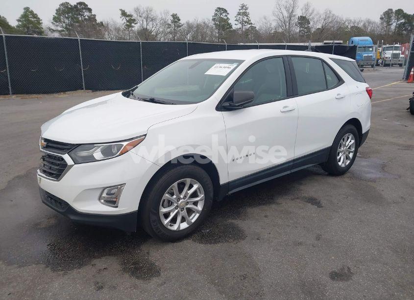 Photo 2 of 2018 Chevrolet Equinox LS (VIN 2GNAXHEV8J6205875)