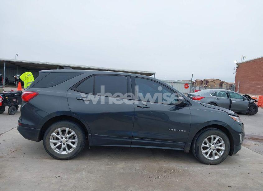 Photo 13 of 2018 Chevrolet Equinox LS (VIN 2GNAXHEV8J6303448)