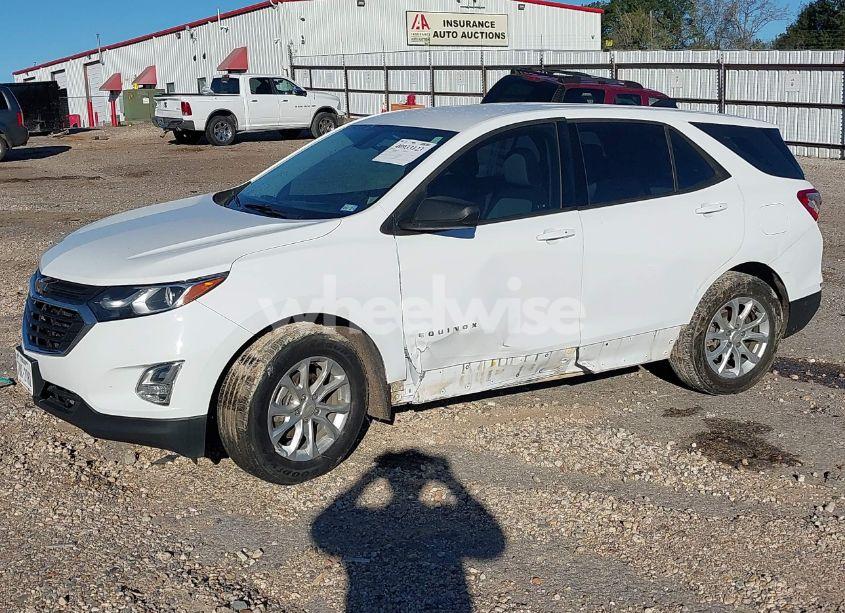 Photo 2 of 2019 Chevrolet Equinox LS (VIN 2GNAXHEV8K6104711)