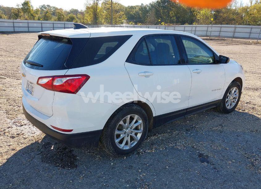 Photo 4 of 2019 Chevrolet Equinox LS (VIN 2GNAXHEV8K6104711)