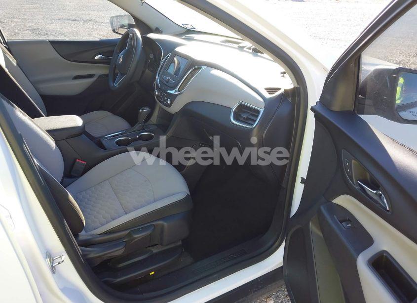 Photo 5 of 2019 Chevrolet Equinox LS (VIN 2GNAXHEV8K6104711)