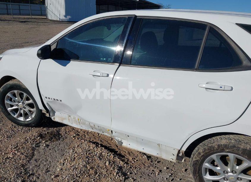 Photo 6 of 2019 Chevrolet Equinox LS (VIN 2GNAXHEV8K6104711)