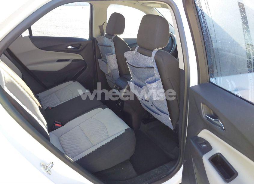 Photo 8 of 2019 Chevrolet Equinox LS (VIN 2GNAXHEV8K6104711)