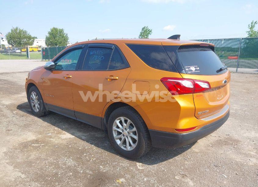 Photo 3 of 2019 Chevrolet Equinox LS (VIN 2GNAXHEV8K6155965)