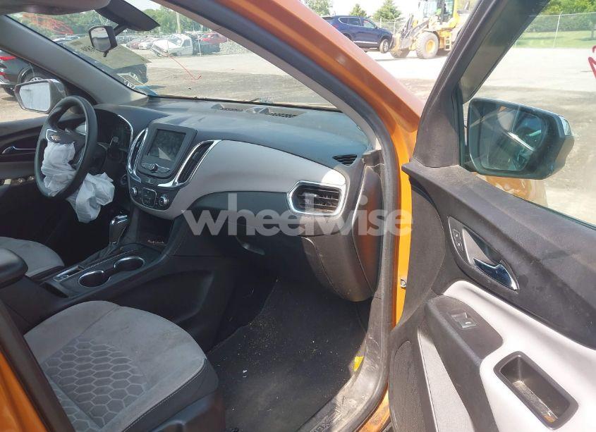 Photo 5 of 2019 Chevrolet Equinox LS (VIN 2GNAXHEV8K6155965)