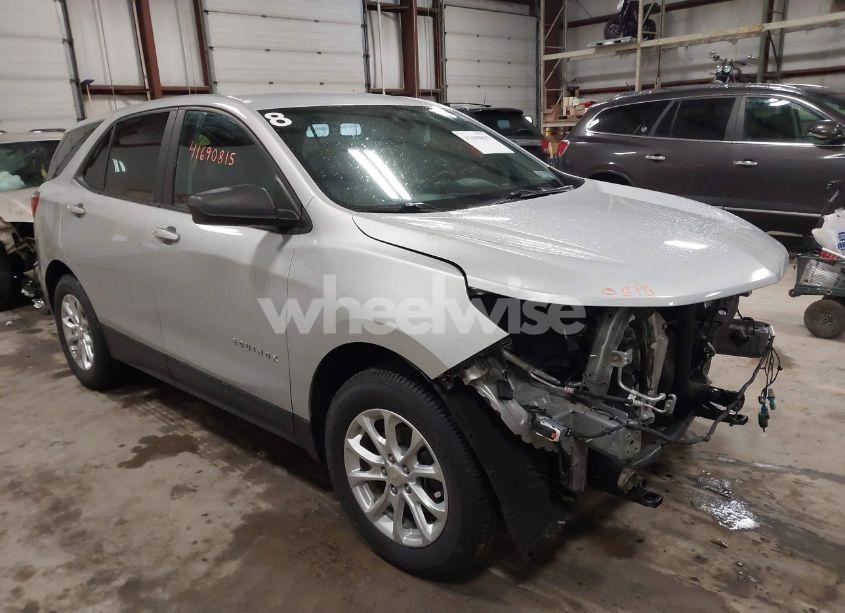 2020 Chevrolet Equinox FWD LS (VIN 2GNAXHEV8L6123485) main photo
