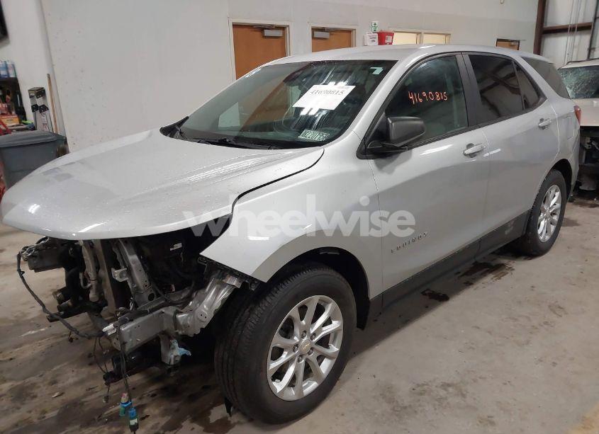 Photo 2 of 2020 Chevrolet Equinox FWD LS (VIN 2GNAXHEV8L6123485)