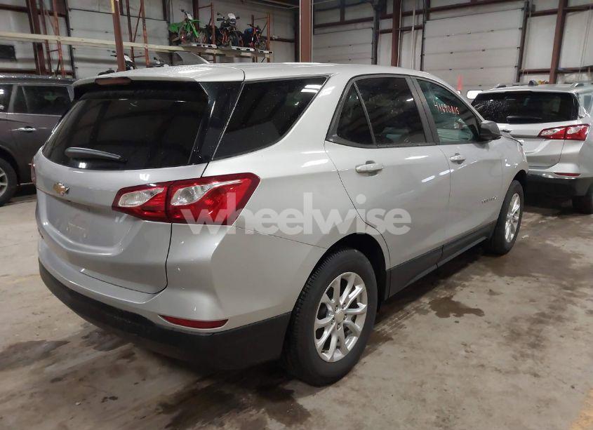 Photo 4 of 2020 Chevrolet Equinox FWD LS (VIN 2GNAXHEV8L6123485)