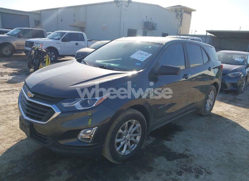 Photo 2 of 2021 Chevrolet Equinox FWD LS (VIN 2GNAXHEV8M6145892)