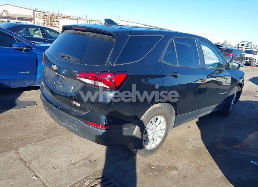 Photo 4 of 2022 Chevrolet Equinox FWD LS (VIN 2GNAXHEV8N6121111)