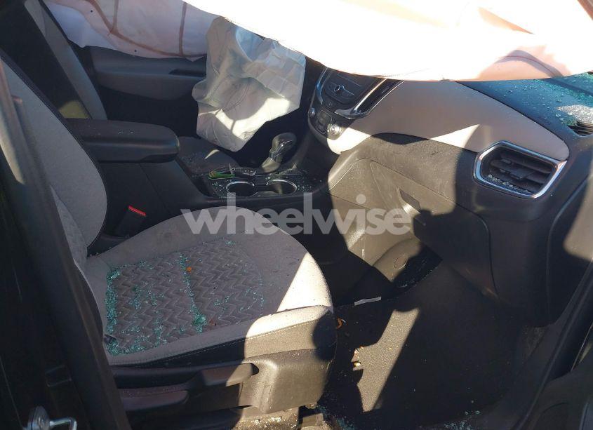 Photo 5 of 2022 Chevrolet Equinox FWD LS (VIN 2GNAXHEV8N6121111)