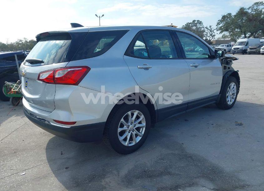 Photo 4 of 2018 Chevrolet Equinox LS (VIN 2GNAXHEV9J6136713)