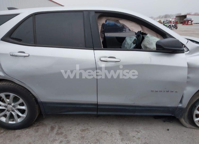 Photo 13 of 2018 Chevrolet Equinox LS (VIN 2GNAXHEV9J6140762)