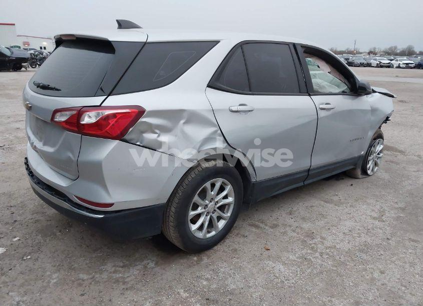 Photo 4 of 2018 Chevrolet Equinox LS (VIN 2GNAXHEV9J6140762)