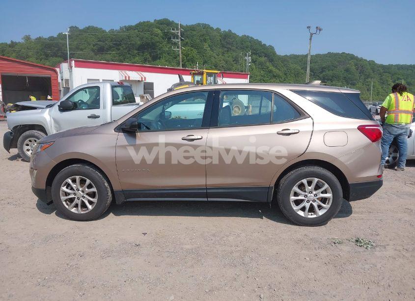 Photo 14 of 2018 Chevrolet Equinox LS (VIN 2GNAXHEV9J6207473)