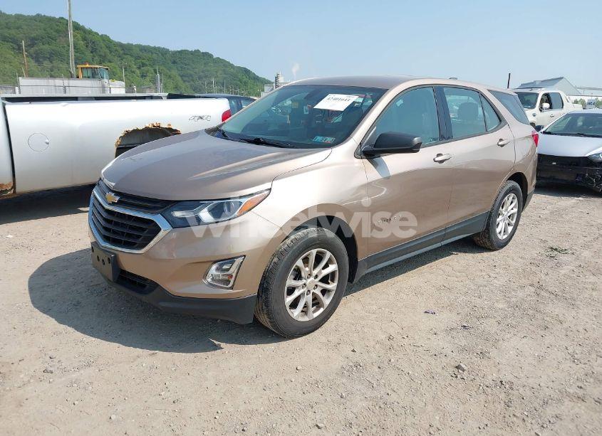 Photo 2 of 2018 Chevrolet Equinox LS (VIN 2GNAXHEV9J6207473)