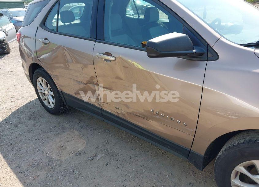 Photo 6 of 2018 Chevrolet Equinox LS (VIN 2GNAXHEV9J6207473)