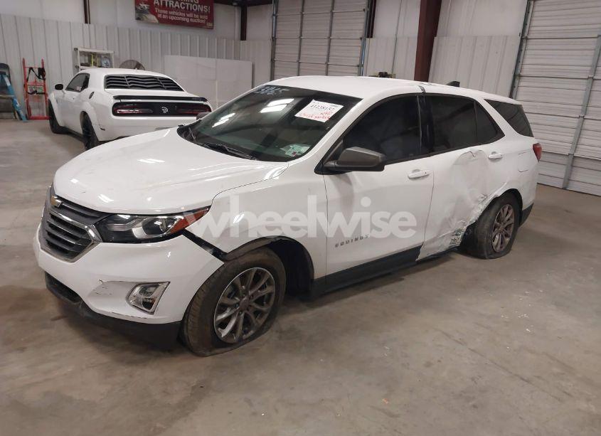 Photo 2 of 2019 Chevrolet Equinox LS (VIN 2GNAXHEV9K6196119)
