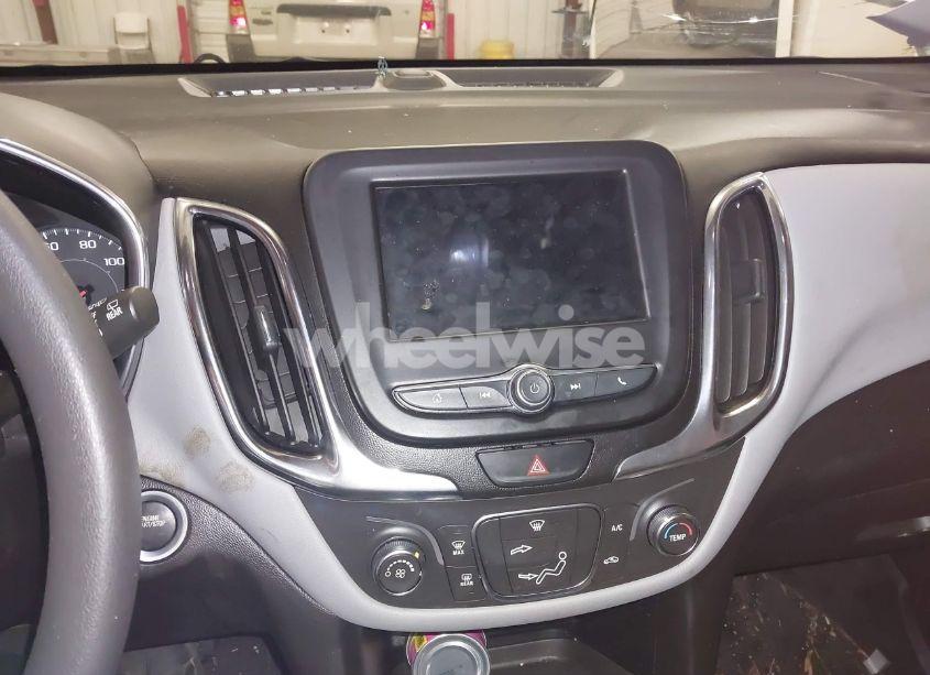 Photo 20 of 2019 Chevrolet Equinox LS (VIN 2GNAXHEV9K6196119)