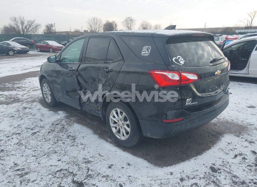 Photo 3 of 2019 Chevrolet Equinox LS (VIN 2GNAXHEV9K6215803)