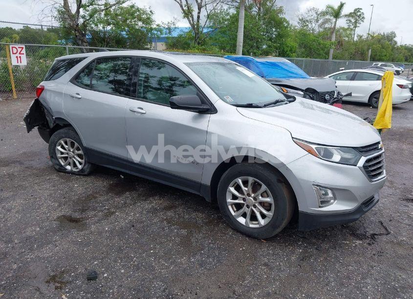 2018 Chevrolet Equinox LS (VIN 2GNAXHEVXJ6163791) main photo