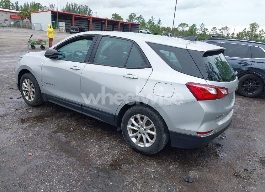 Photo 3 of 2018 Chevrolet Equinox LS (VIN 2GNAXHEVXJ6163791)