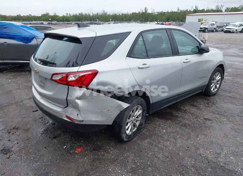 Photo 4 of 2018 Chevrolet Equinox LS (VIN 2GNAXHEVXJ6163791)