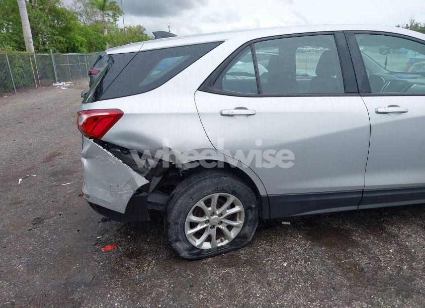 Photo 6 of 2018 Chevrolet Equinox LS (VIN 2GNAXHEVXJ6163791)