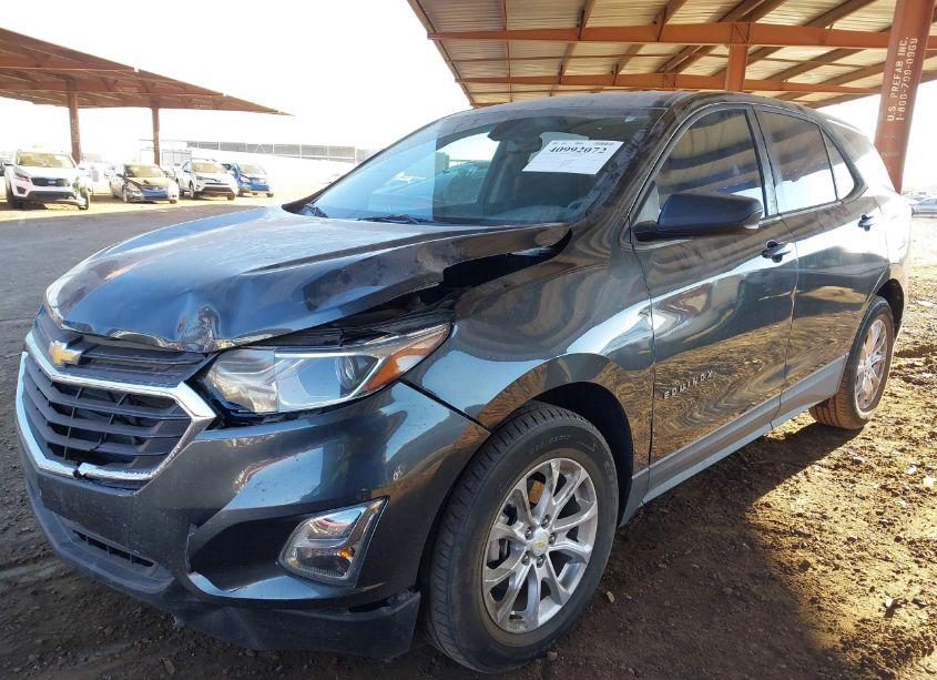 Photo 2 of 2018 Chevrolet Equinox LS (VIN 2GNAXHEVXJ6185371)