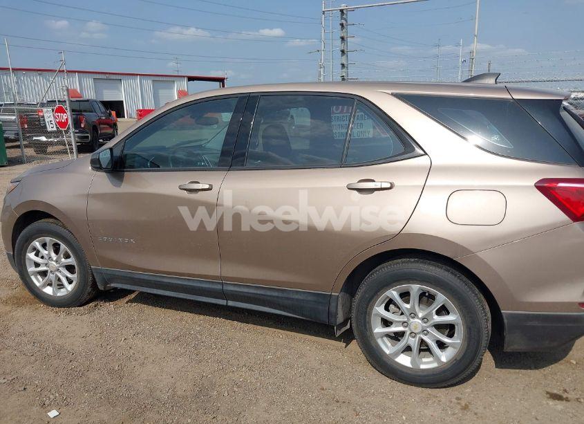 Photo 14 of 2018 Chevrolet Equinox LS (VIN 2GNAXHEVXJ6224492)