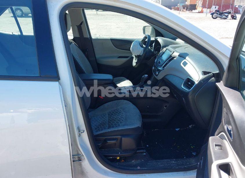 Photo 5 of 2018 Chevrolet Equinox LS (VIN 2GNAXHEVXJ6337181)