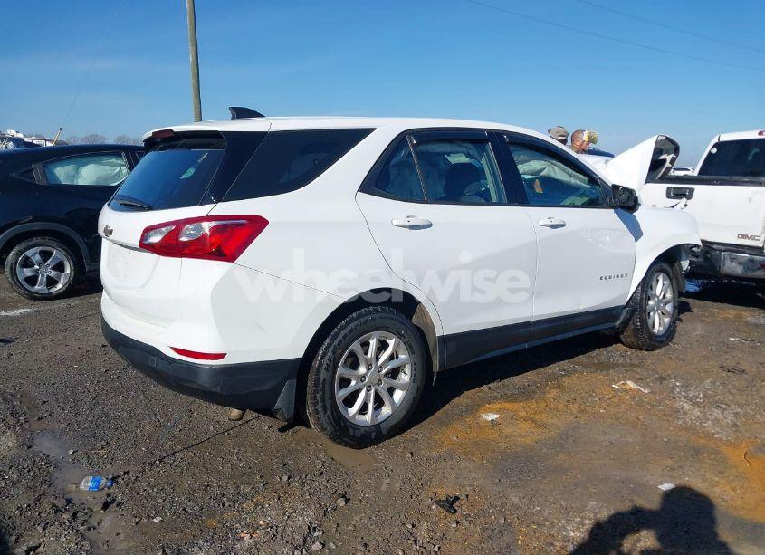 Photo 4 of 2019 Chevrolet Equinox LS (VIN 2GNAXHEVXK6120991)