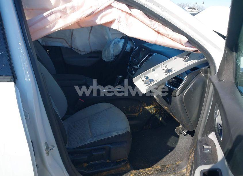 Photo 5 of 2019 Chevrolet Equinox LS (VIN 2GNAXHEVXK6120991)