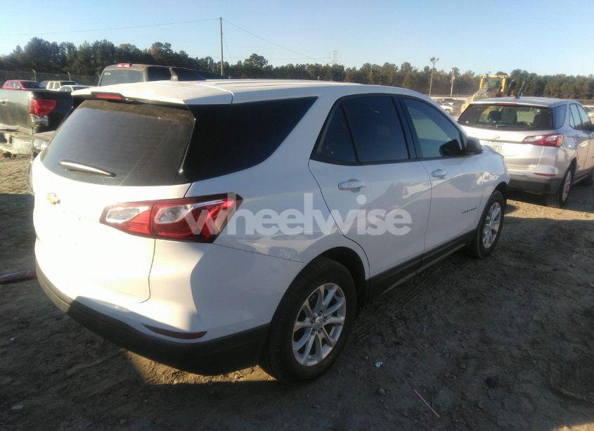 Photo 4 of 2019 Chevrolet Equinox LS (VIN 2GNAXHEVXK6161332)