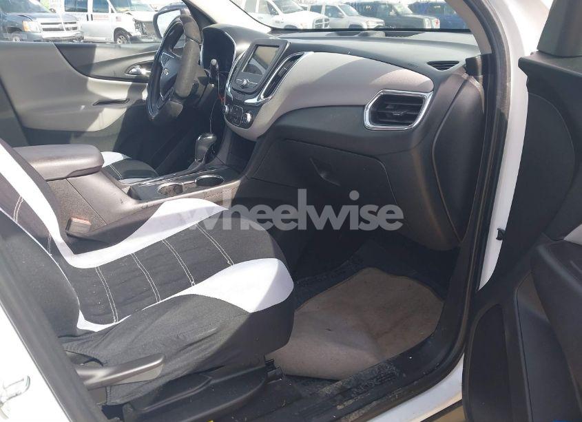 Photo 5 of 2019 Chevrolet Equinox LS (VIN 2GNAXHEVXK6251595)