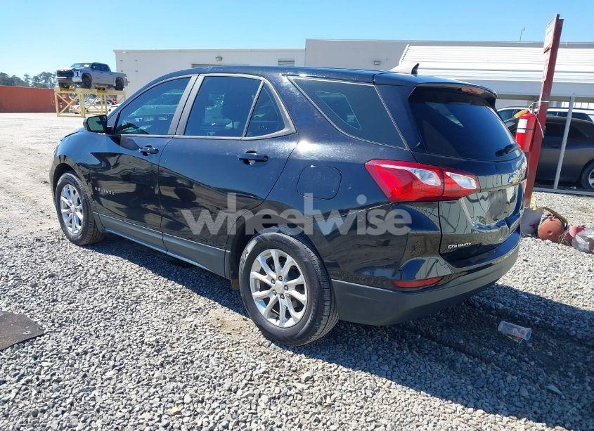 Photo 3 of 2020 Chevrolet Equinox FWD LS (VIN 2GNAXHEVXL6141129)