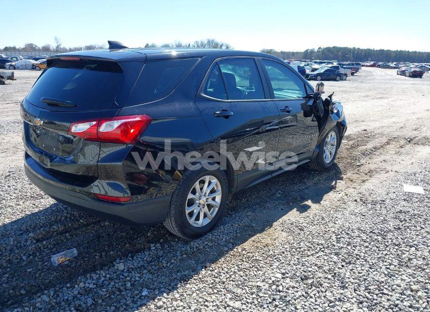 Photo 4 of 2020 Chevrolet Equinox FWD LS (VIN 2GNAXHEVXL6141129)