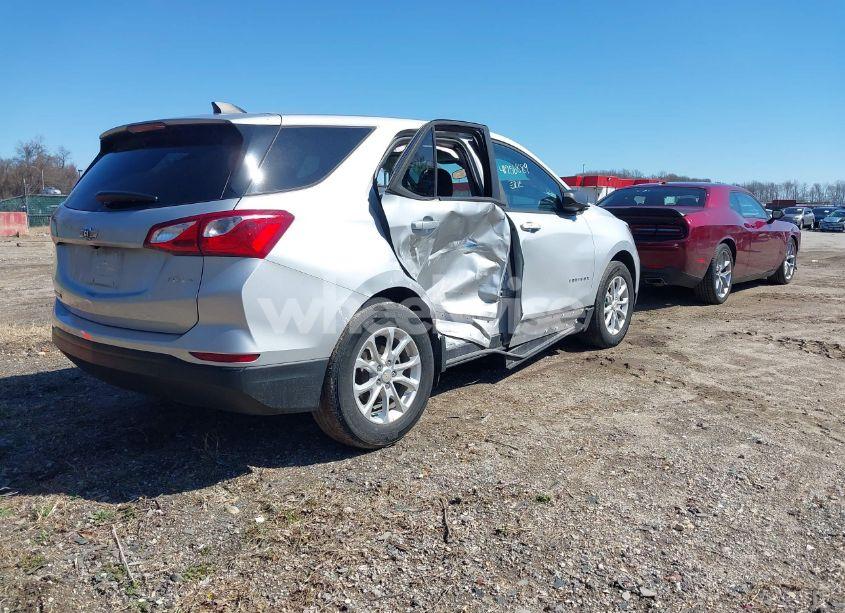 Photo 4 of 2020 Chevrolet Equinox FWD LS (VIN 2GNAXHEVXL6170212)